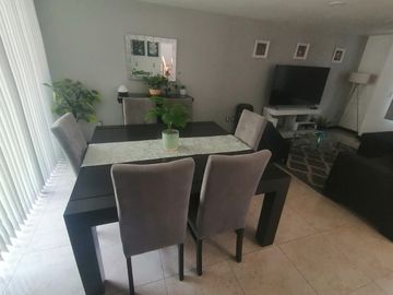 Casa en venta al sur de pachuca, fraccionamiento residencial con acceso controlado.