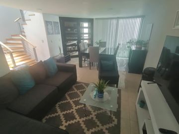 Casa en venta al sur de pachuca, fraccionamiento residencial con acceso controlado.