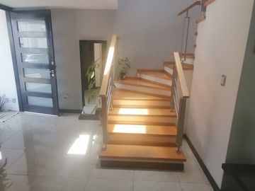Casa en venta al sur de pachuca, fraccionamiento residencial con acceso controlado.