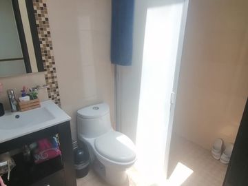 Casa en venta al sur de pachuca, fraccionamiento residencial con acceso controlado.