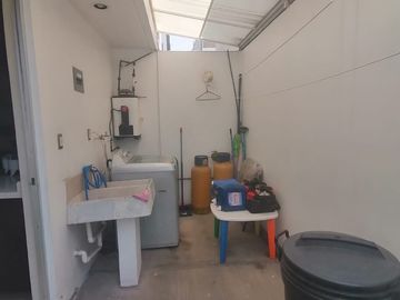 Casa en venta al sur de pachuca, fraccionamiento residencial con acceso controlado.