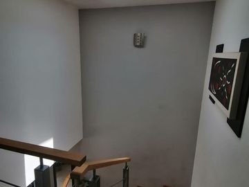 Casa en venta al sur de pachuca, fraccionamiento residencial con acceso controlado.