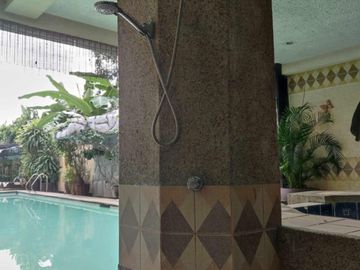 Luxurious 5 storey Resthouse For Sale located at Stateland Hills Subdivision