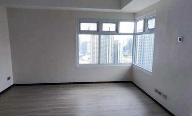 5% DP MOVE IN RENT TO OWN TRION TOWER IN 8TH ST.  BGC NEAR SM AURA MARKET MARKET