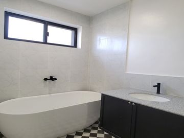 5 Bedroom House and Lot for Sale in Vermont Park Executive Village, Antipolo City