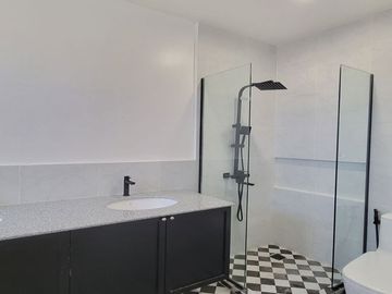 5 Bedroom House and Lot for Sale in Vermont Park Executive Village, Antipolo City