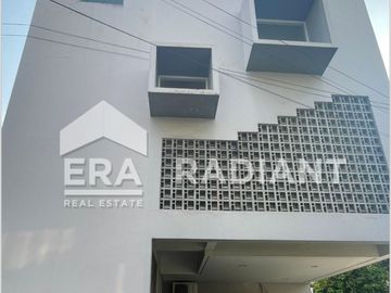 Rumah Japanese 3 Lantai di Jl. Bungur, Kemang, Jaksel