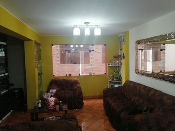 VENDO CASA DE 3 PISOS EN SMP