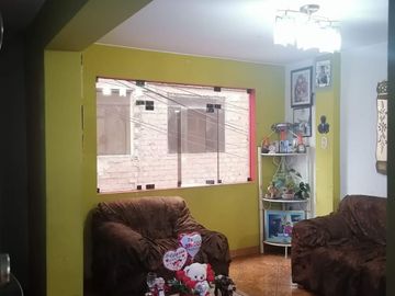 VENDO CASA DE 3 PISOS EN SMP
