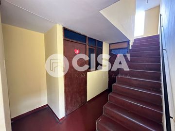 SE VENDE HOSTAL (24 HAB} + 2 LOCALES COMERCIALES