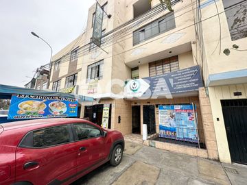 SE VENDE HOSTAL (24 HAB} + 2 LOCALES COMERCIALES