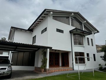 Venta Casa Los Chillos 650 m² Urbanización San José del Valle