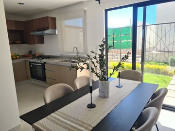 VENTA CASA EN VALLE CORREGIDORA