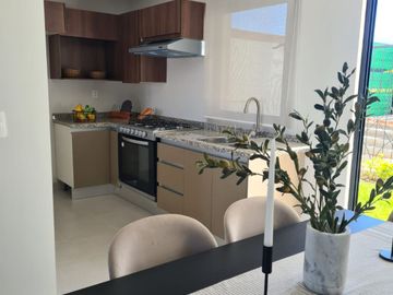 VENTA CASA EN VALLE CORREGIDORA