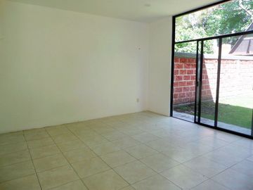 Casa en Venta, Calle Francisco Morales Vandenynden N9. Fracc. Moratilla, Puebla.