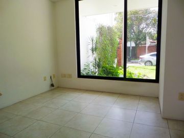 Casa en Venta, Calle Francisco Morales Vandenynden N9. Fracc. Moratilla, Puebla.