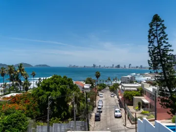 Casa de lujo en Venta con vista panoramica al mar, a pasos del Malecon y cerca del centro Historico de Mazatlán