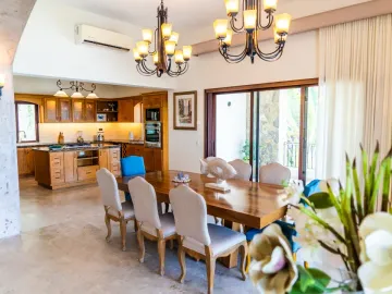 Casa de lujo en Venta con vista panoramica al mar, a pasos del Malecon y cerca del centro Historico de Mazatlán