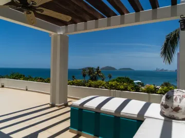 Casa de lujo en Venta con vista panoramica al mar, a pasos del Malecon y cerca del centro Historico de Mazatlán