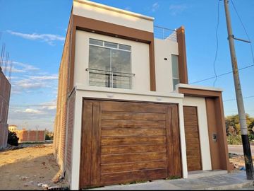 HERMOSA CASA DE ESTRENO EN VENTA EN URB.ALAMEDA COUNTRY CLUB CASTILLA