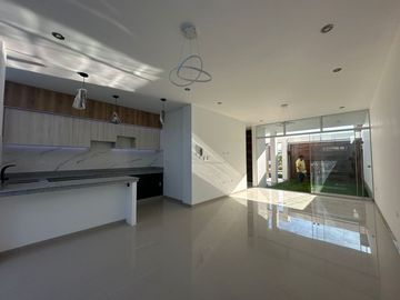 HERMOSA CASA DE ESTRENO EN VENTA EN URB.ALAMEDA COUNTRY CLUB CASTILLA