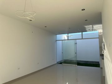 HERMOSA CASA DE ESTRENO EN VENTA EN URB.ALAMEDA COUNTRY CLUB CASTILLA