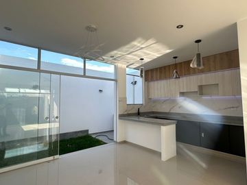 HERMOSA CASA DE ESTRENO EN VENTA EN URB.ALAMEDA COUNTRY CLUB CASTILLA