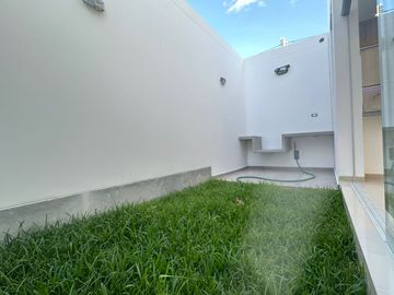 HERMOSA CASA DE ESTRENO EN VENTA EN URB.ALAMEDA COUNTRY CLUB CASTILLA