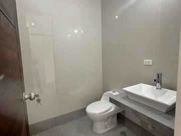 HERMOSA CASA DE ESTRENO EN VENTA EN URB.ALAMEDA COUNTRY CLUB CASTILLA
