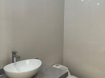 LINDA  CASA DE ESTRENO EN VENTA EN URB.ALAMEDA COUNTRY CLUB CASTILLA