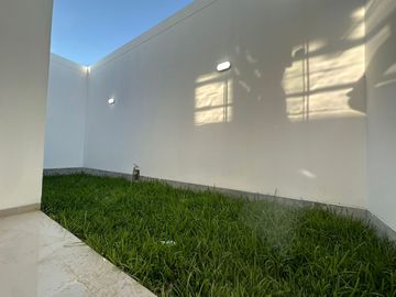 LINDA  CASA DE ESTRENO EN VENTA EN URB.ALAMEDA COUNTRY CLUB CASTILLA