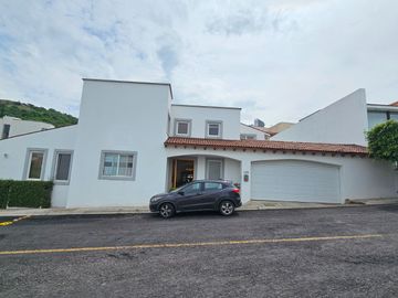 CASA EN VENTA EN PEDREGAL QUERETARO