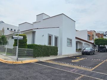 CASA EN VENTA EN PEDREGAL QUERETARO