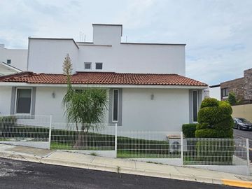 CASA EN VENTA EN PEDREGAL QUERETARO