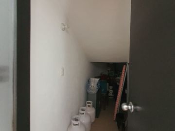 Casa en venta con terreno amplio y otra propiedad en Querétaro