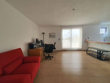 Casa en venta con terreno amplio y otra propiedad en Querétaro