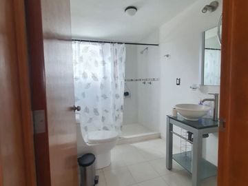 Casa en venta con terreno amplio y otra propiedad en Querétaro