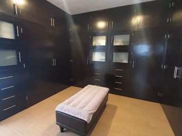 Casa en venta con terreno amplio y otra propiedad en Querétaro