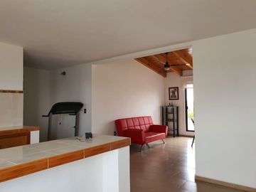 Casa en venta con terreno amplio y otra propiedad en Querétaro