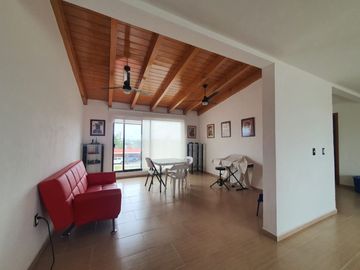 Casa en venta con terreno amplio y otra propiedad en Querétaro