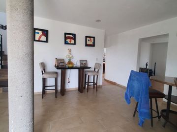 Casa en venta con terreno amplio y otra propiedad en Querétaro