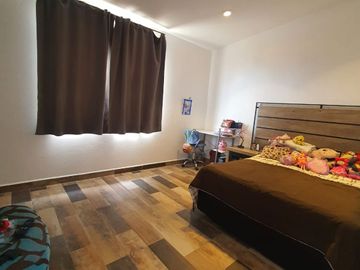 Casa en venta con terreno amplio y otra propiedad en Querétaro