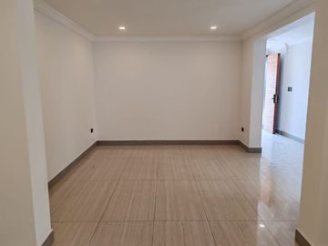venta de Casa con carril de nado techado y jardín en la Vista country club, Puebla - gran oportunidad