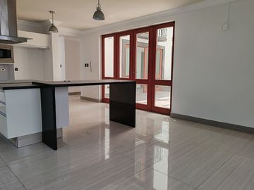 venta de Casa con carril de nado techado y jardín en la Vista country club, Puebla - gran oportunidad