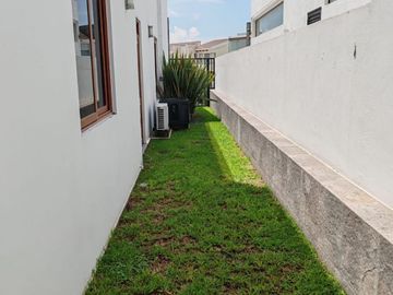 venta de Casa con carril de nado techado y jardín en la Vista country club, Puebla - gran oportunidad