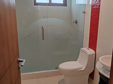 venta de Casa con carril de nado techado y jardín en la Vista country club, Puebla - gran oportunidad