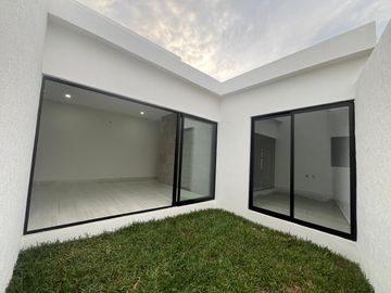 Venta Casa de 1 nivel lado sombra, 2 recamaras con baño, bi cochera, Playas del Conchal, Alvarado