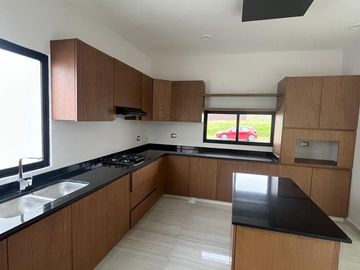 Venta Casa de 1 nivel lado sombra, 2 recamaras con baño, bi cochera, Playas del Conchal, Alvarado