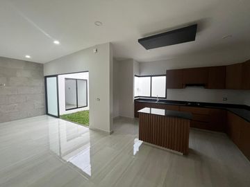 Venta Casa de 1 nivel lado sombra, 2 recamaras con baño, bi cochera, Playas del Conchal, Alvarado