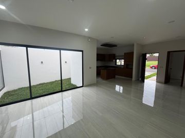 Venta Casa de 1 nivel lado sombra, 2 recamaras con baño, bi cochera, Playas del Conchal, Alvarado